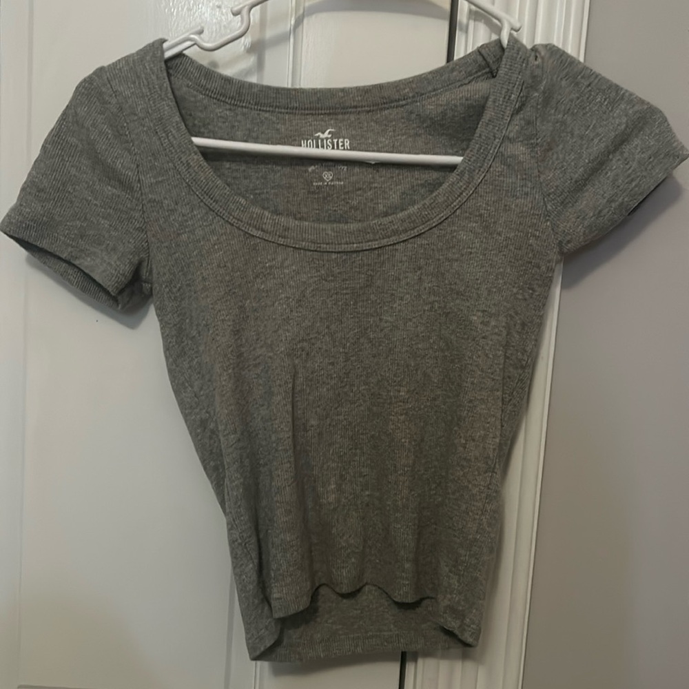 Gray Hollister tee size XS
